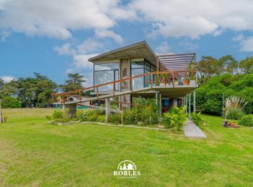 Casa · 200m² · 2 Ambientes · Casa Estilo Moderno en El Barrio Cardon Miramar Links