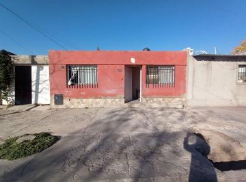 Casa · 140m² · 3 Ambientes · 1 Cochera · Venta de Tres Departamentos a Reciclar en Maipu