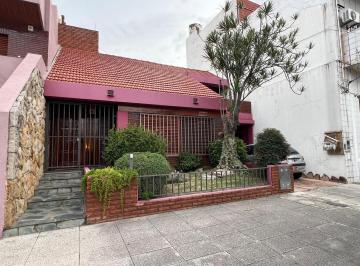 Casa · 300m² · 4 Ambientes · 3 Cocheras · Casa de 5 Ambientes en Venta