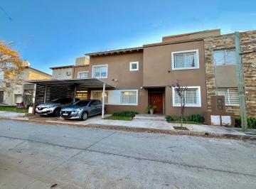 Casa de 8 ambientes, Córdoba · Venta. Zona Sur, Barrios Cañitas. Casa 4 Habitaciones.