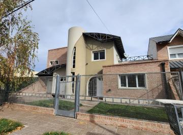 Casa de 6 ambientes, Cipolletti · Casa 3 Dorm.