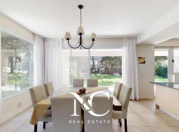 Casa · 220m² · 5 Ambientes · 2 Cocheras · Casa en Alquiler en Pinamar Norte