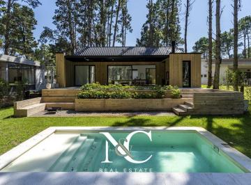Casa · 250m² · 5 Ambientes · Casa en Venta en Costa Esmeralda