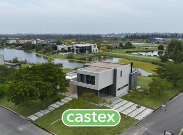 Casa · 115m² · 5 Ambientes · 2 Cocheras · Casa en Venta en El Canton con Laguna Al Frente y Al Fondo