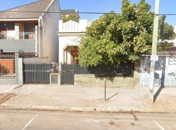Casa · 80m² · 3 Ambientes · 1 Cochera · Lote Comercial 239 m² C/ Mejoras - S. Justo (Ctro)