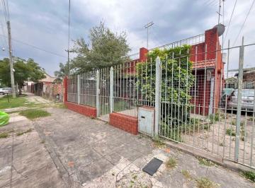 Casa · 100m² · 4 Ambientes · Venta Casa Lanus Patio y Terraza Propias