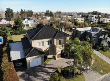 Casa · 284m² · 7 Ambientes · 2 Cocheras · Casa en Venta en San Isidro Labrador, Villanueva, Tigre