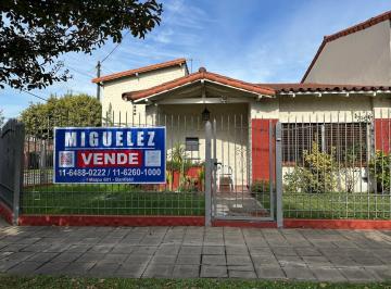 Casa · 160m² · 5 Ambientes · 1 Cochera · Casa Chalet en Venta en Banfield, Lomas de Zamora, G. B. a. Zona Sur