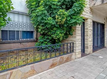 Casa · 90m² · 4 Ambientes · 1 Cochera · Venta - Casa - 2 Dorm. - Echesortu, Rosario