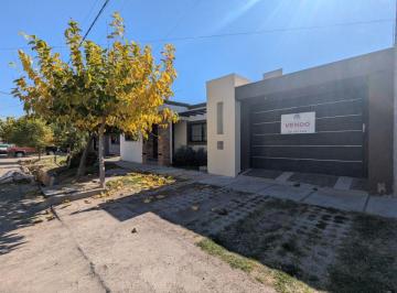 Casa de 4 ambientes, Los Corralitos · Casa en Venta de 3 Dorm. C/ Cochera en Los Corralitos