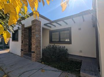 Casa de 4 ambientes, Los Corralitos · Casa en Venta de 3 Dorm. C/ Cochera en Los Corralitos