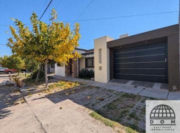 Casa de 4 ambientes, Los Corralitos · Casa en Venta de 3 Dorm. C/ Cochera en Los Corralitos