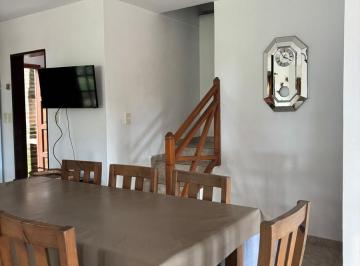 Casa · 500m² · 10 Ambientes · Permuta de Casa y 2 Duplex Sobre Lote de 500 m²