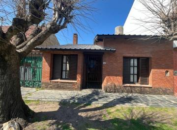 Casa · 133m² · 4 Ambientes · 1 Cochera · Casa en Gonzalez Chavez y Bouchard