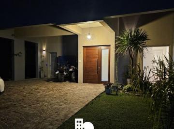 Casa · 180m² · 4 Ambientes · 2 Cocheras · Casa en Alquiler, Barrio Cerrado Las Golondrinas.