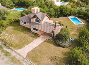 Casa · 110m² · 3 Ambientes · 1 Cochera · Casa Al Pie de La Sierra, a 10 Min de La Villa de Merlo!