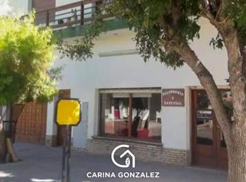 Casa · 242ha · 1 Cochera · Casa con Local en General Roca