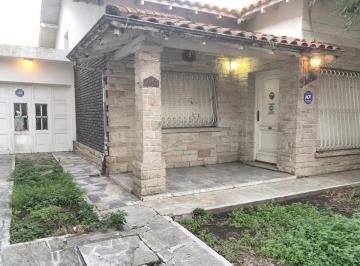 Casa · 180m² · 4 Ambientes · 3 Cocheras · Casa en Venta - 3 Dorm. 2 Baños - Cocheras - Villa Maipú