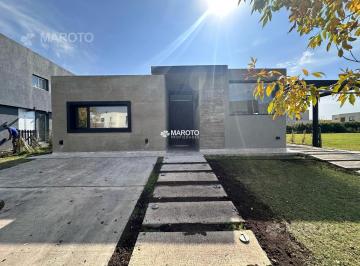 Casa · 250m² · 6 Ambientes · 3 Cocheras · Casa en Venta en Barrio Puertos del Lago Araucarias - Maroto Propiedades