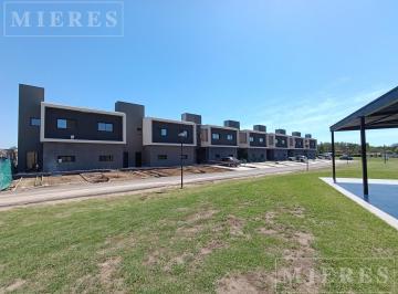 Casa · 90m² · 4 Ambientes · 2 Cocheras · Casa en Venta en El Aljibe, Pilar