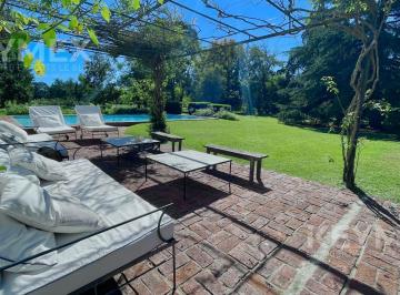 Casa · 400m² · 7 Ambientes · 4 Cocheras · Venta Casa de Campo El Metejon Club de Polo 5 Dorm Pileta