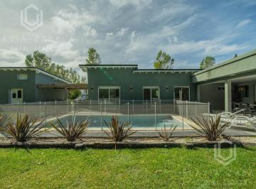 Casa · 205m² · 5 Ambientes · 2 Cocheras · Venta Casa Cinco Ambientes. Pileta. Golf II Costa Esmeralda