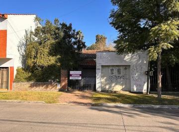 Casa de 2 ambientes, La Plata · Gonnet - 2 Dorm - Apta Banco - Lote 492 m²