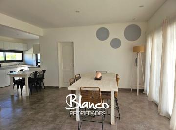 Casa · 180m² · 4 Ambientes · 1 Cochera · Casa en Alquiler en Acacias, Puertos, Escobar