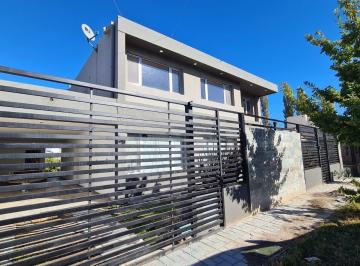 Casa · 220m² · 5 Ambientes · 2 Cocheras · Hermosa Casa en Urbanización Bosch
