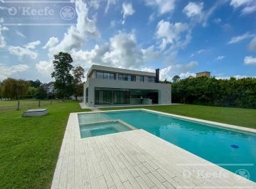 Casa · 364m² · 8 Ambientes · 3 Cocheras · Casa en Venta Abril Club de Campo a Estrenar. con Escritura.