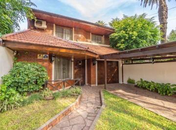 Casa · 200m² · 5 Ambientes · 2 Cocheras · Casa en Venta en Adrogue