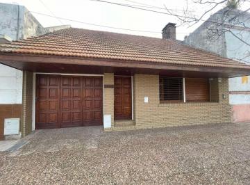 Casa · 180m² · 4 Ambientes · 1 Cochera · Casa en Venta - 3 Dorm. 2 Baños - Cochera - 300 m² - Bolívar