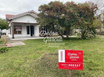 Casa · 230m² · 3 Ambientes · 1 Cochera · Cas a en Venta Una Cuadra del Mar en Centro de Mar de Ajo