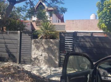 PH · 50m² · 2 Ambientes · 1 Cochera · Alquiler PH Wilde Cochera Patio Jardin