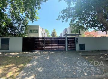 Casa · 56m² · 3 Ambientes · 1 Cochera · Casa - Duplex en Venta en Adrogue