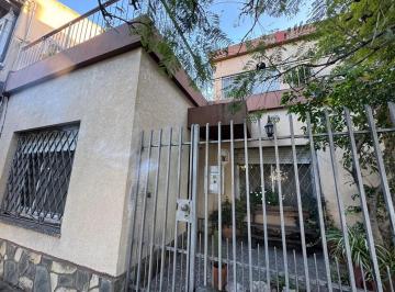 Casa · 222m² · 4 Ambientes · 1 Cochera · Amato 1501