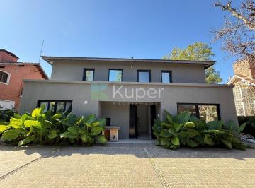 Casa · 350m² · 5 Ambientes · 3 Cocheras · Casa en Alquiler en Santa Rita, San Isidro, G. B. a. Zona Norte