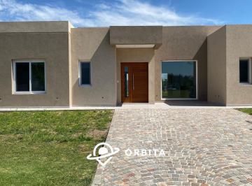 Casa · 139m² · 3 Ambientes · 2 Cocheras · Casa en Venta en San Felipe, Canning, Ezeiza
