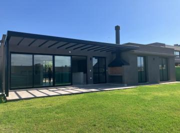 Casa · 118m² · 3 Ambientes · 2 Cocheras · Lar de Vieytes 2