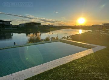 Casa · 220m² · 6 Ambientes · 2 Cocheras · Casa en Alquiler en El Barrio Costas, Al Lago - Puertos / Escobar