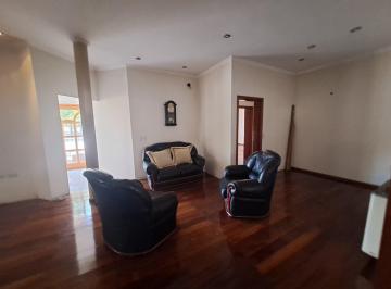Casa · 364m² · 7 Ambientes · 1 Cochera · Casa en Venta de Tres Dorm., Quincho y Cochera con Depósito. Acebal.