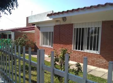 Casa · 94m² · 4 Ambientes · Casa en Venta - 2 Dorm. 1 Baño - 450 m² - Carlos Paz