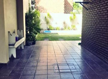 Casa · 154m² · 4 Ambientes · 1 Cochera · Venta Casa 5 Ambientes Merlo Centro con Cochera