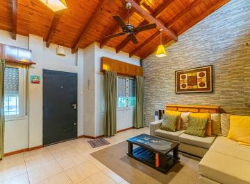 Casa · 105m² · 4 Ambientes · 1 Cochera · Casa en Venta Barrio Azcuenaga 2 Dorm.