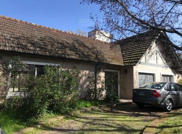 Casa · 380m² · 6 Ambientes · 1 Cochera · Casa en Venta Ubicado en Martindale, Pilar y Alrededores