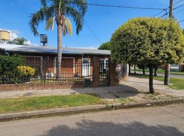 Casa · 140m² · 4 Ambientes · 1 Cochera · Venta Casa 3 Dorm. Pje El Zonda 1600 - Perez