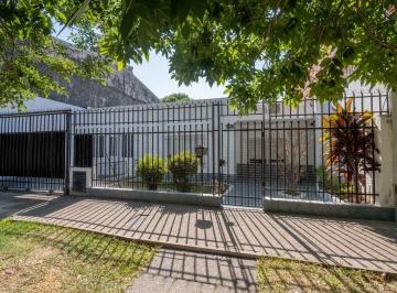 Casa · 192m² · 7 Ambientes · 1 Cochera · Venta Propiedad con 2 Viviendas + Cochera y Patios