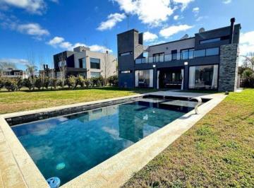 Casa · 162m² · 5 Ambientes · 3 Cocheras · Venta Casa 5 Ambientes en Barrio Santa Rita