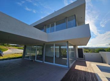 Casa · 200m² · 4 Ambientes · 2 Cocheras · Venta Casa 3 Dorm. y Pileta Carlos Paz