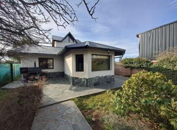 Casa · 180m² · 5 Ambientes · Venta de Dos Casas en Bariloche, Las Victorias.